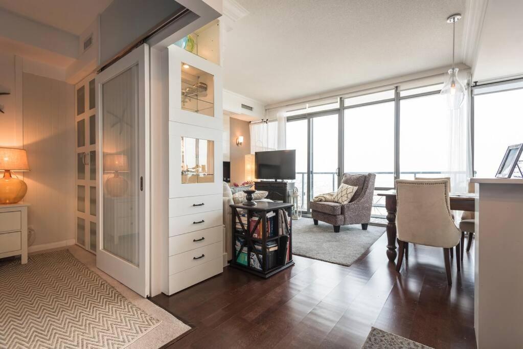 Stunning Condo With Fantastic View Of The City! Toronto Exteriér fotografie