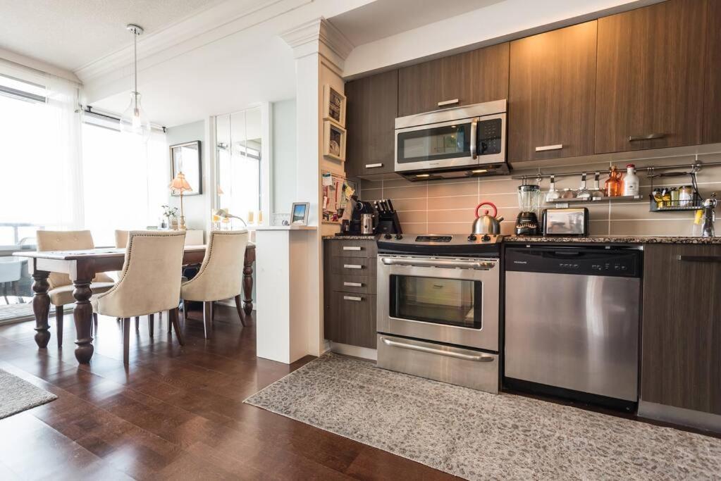Stunning Condo With Fantastic View Of The City! Toronto Exteriér fotografie