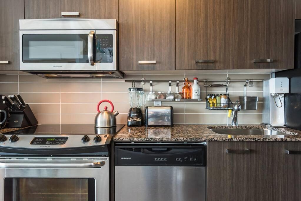 Stunning Condo With Fantastic View Of The City! Toronto Exteriér fotografie