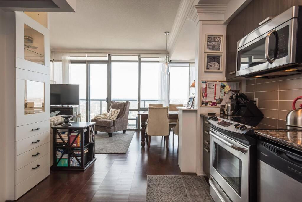 Stunning Condo With Fantastic View Of The City! Toronto Exteriér fotografie